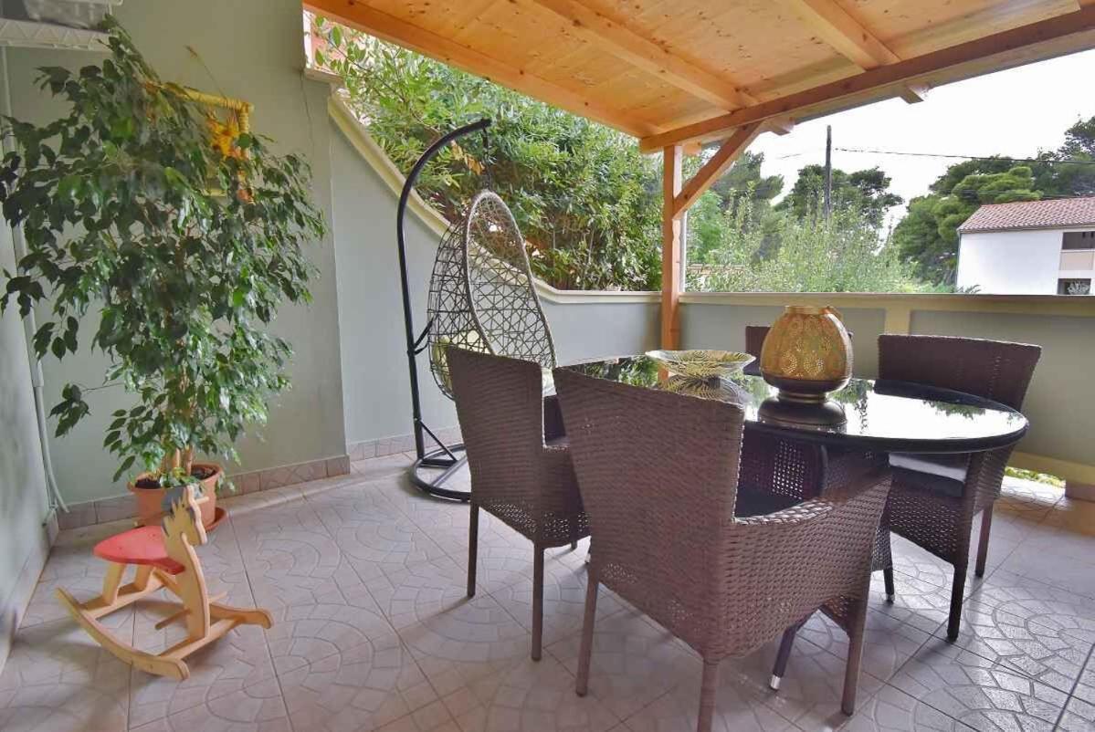 Apartments Ruzica Banjol Bagian luar foto